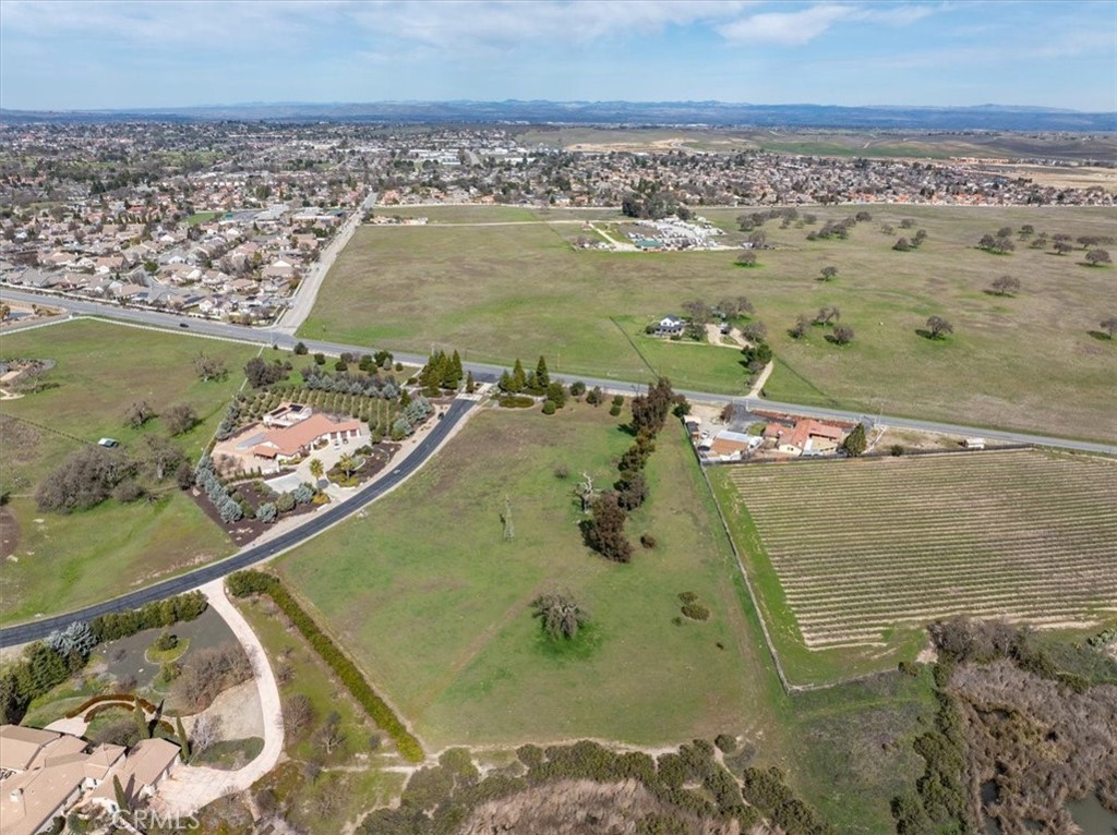 1810 Laguna Del Campo, Templeton, CA 93465