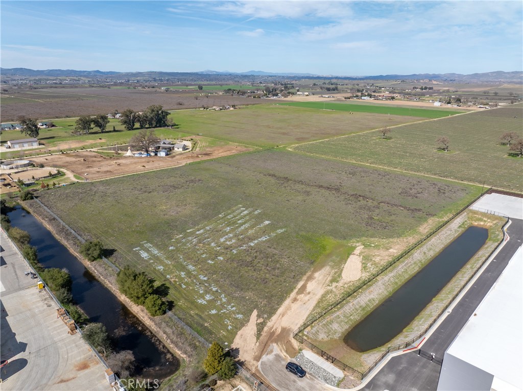 5185 Airport Rd, Paso Robles, CA 93446