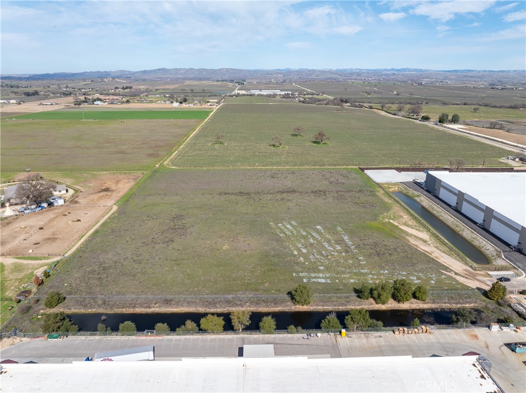5185 Airport Rd, Paso Robles, CA 93446