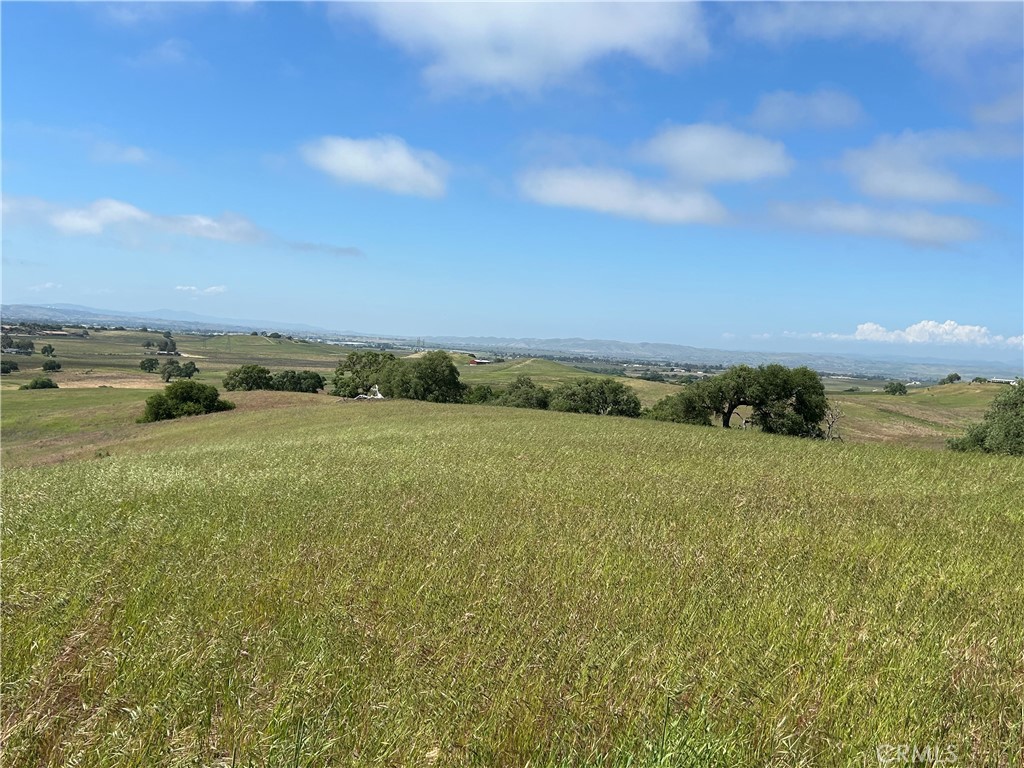 1975 Hidden Acre Ln, Paso Robles, CA 93446