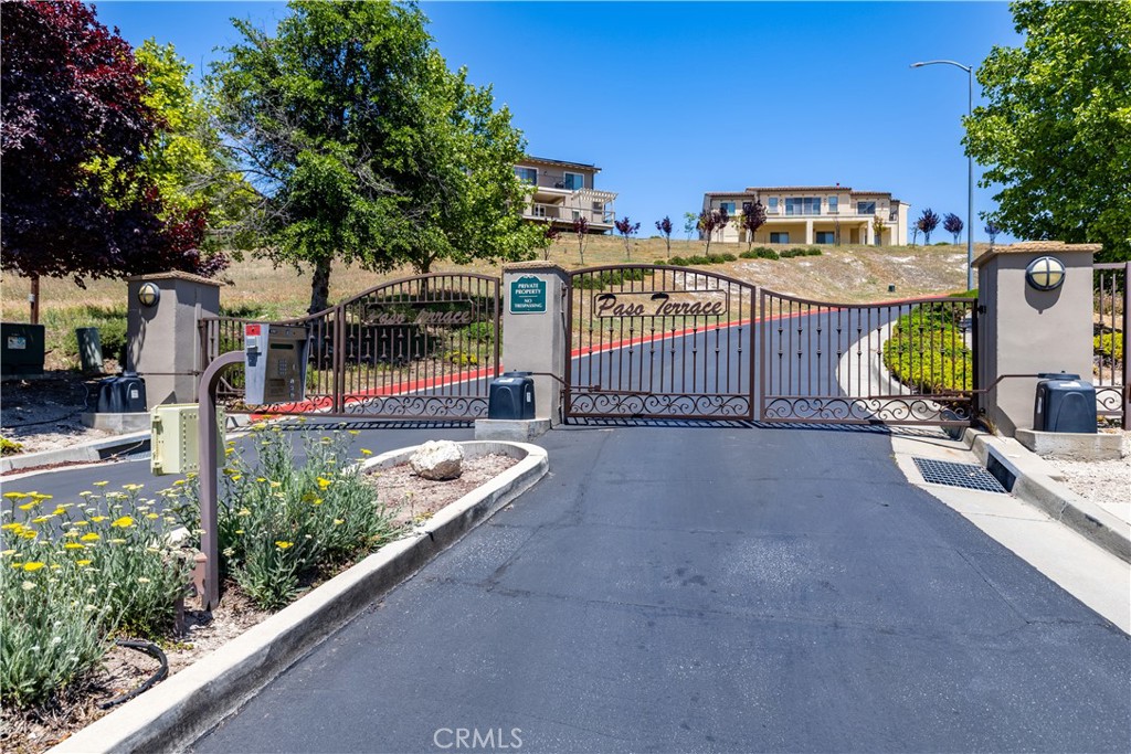 437 Calle Alto St, Paso Robles, CA 93446