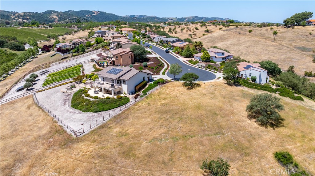 437 Calle Alto St, Paso Robles, CA 93446