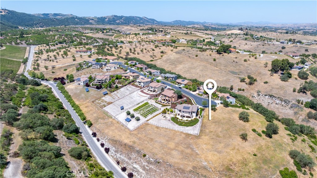437 Calle Alto St, Paso Robles, CA 93446