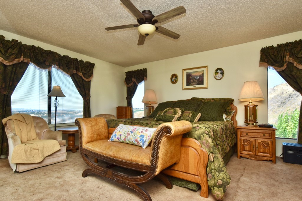 1924 Surrey Way, Paso Robles, CA 93446