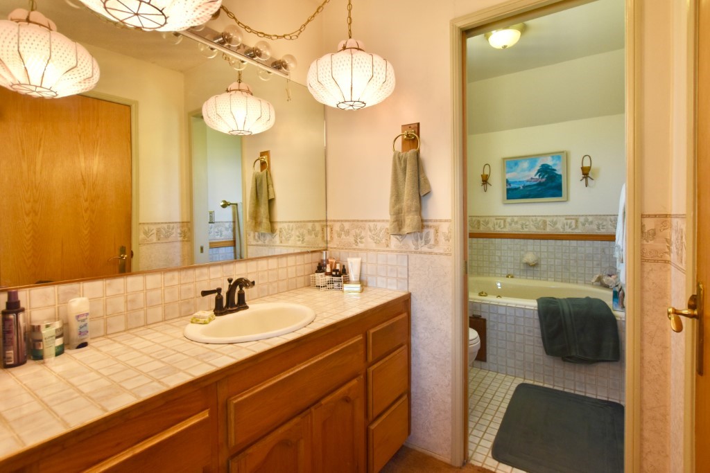 1924 Surrey Way, Paso Robles, CA 93446