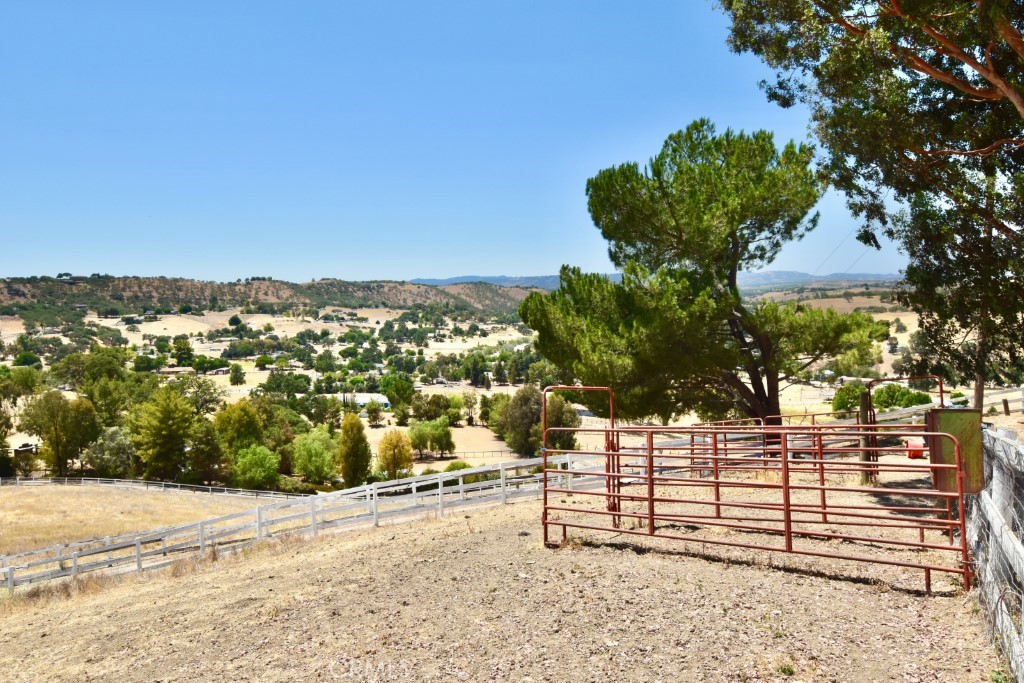 1924 Surrey Way, Paso Robles, CA 93446
