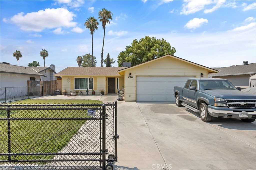1911 W Vine St, Visalia, CA 93277