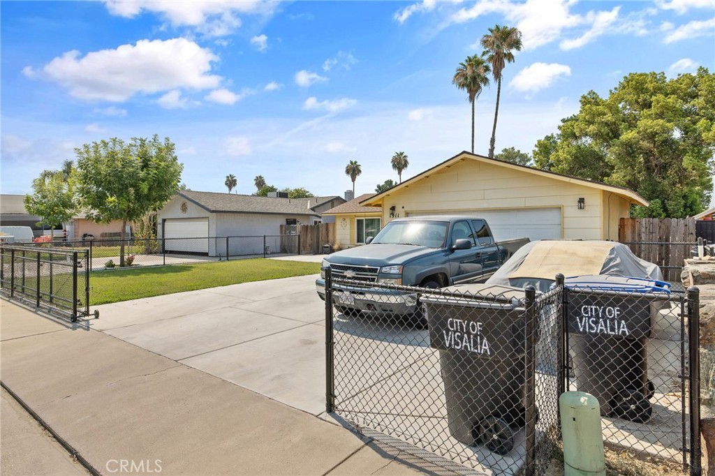 1911 W Vine St, Visalia, CA 93277