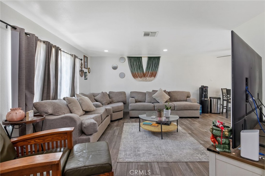 1911 W Vine St, Visalia, CA 93277