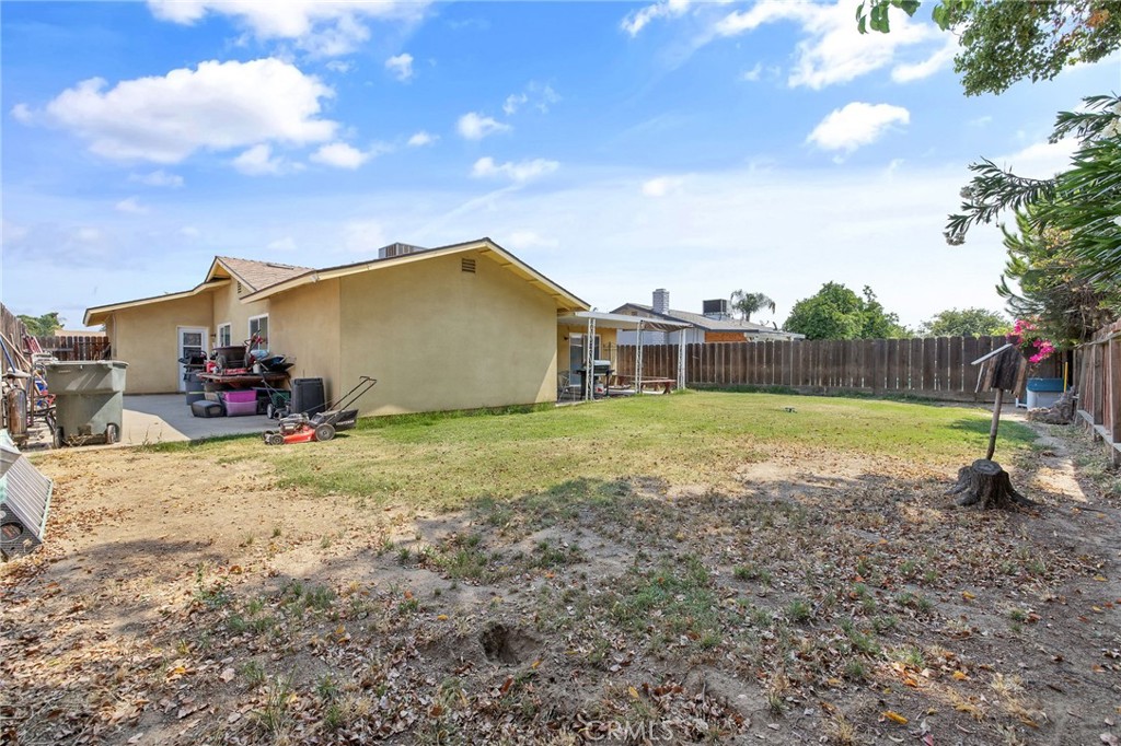 1911 W Vine St, Visalia, CA 93277