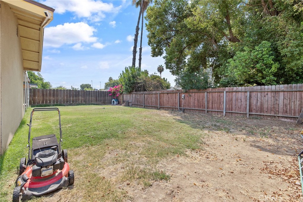 1911 W Vine St, Visalia, CA 93277