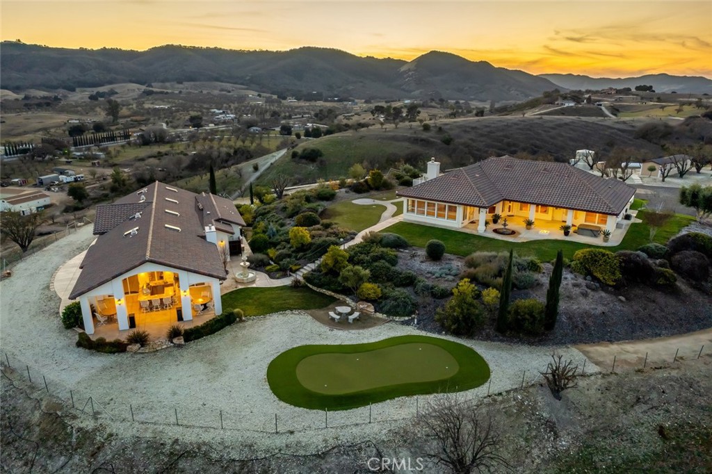 5495 Vista Serrano, Paso Robles, CA 93446