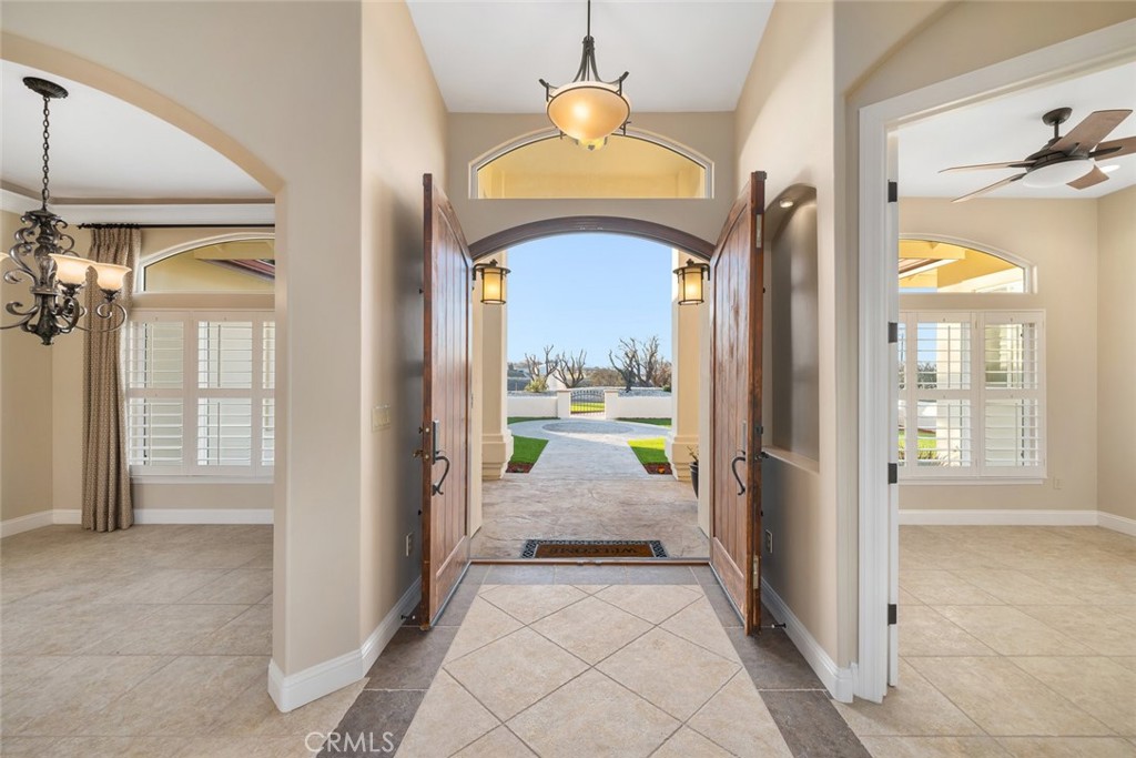 5495 Vista Serrano, Paso Robles, CA 93446