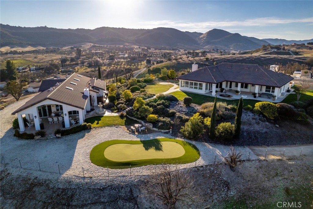 5495 Vista Serrano, Paso Robles, CA 93446