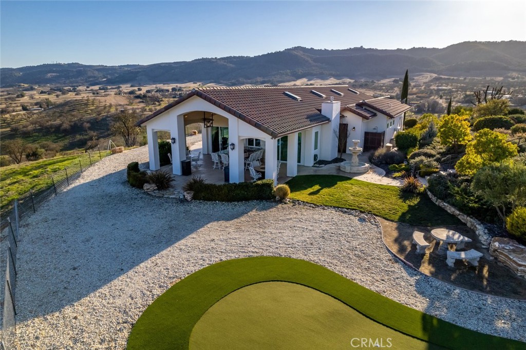 5495 Vista Serrano, Paso Robles, CA 93446