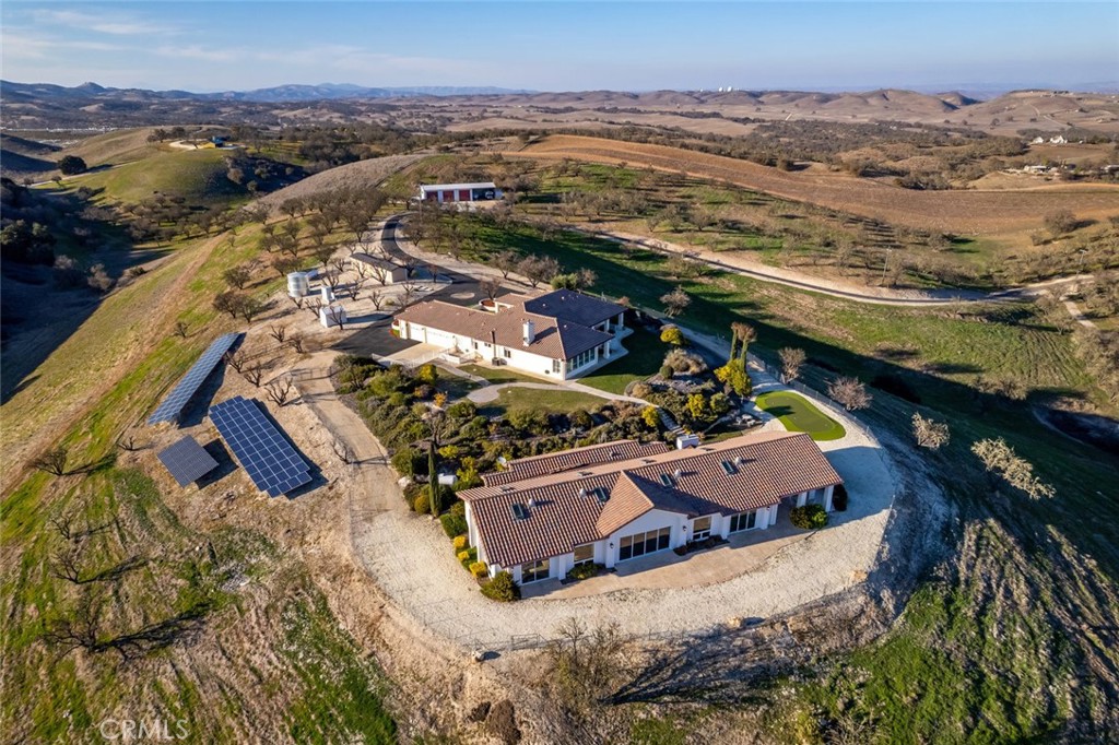 5495 Vista Serrano, Paso Robles, CA 93446