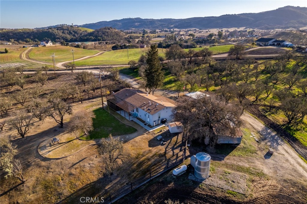 5495 Vista Serrano, Paso Robles, CA 93446