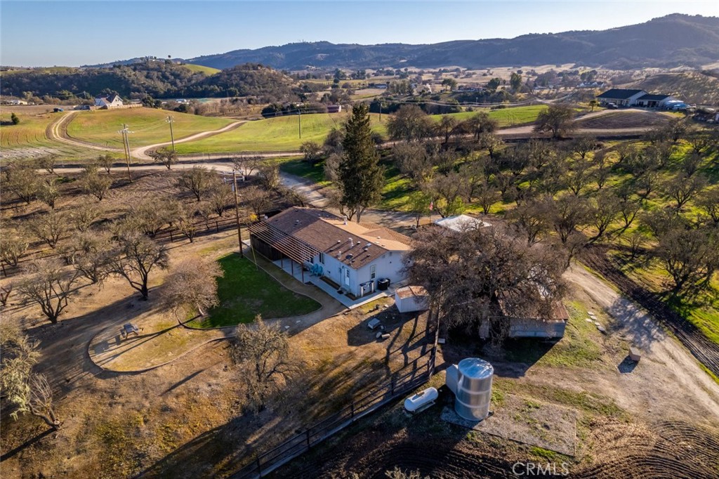 5495 Vista Serrano, Paso Robles, CA 93446