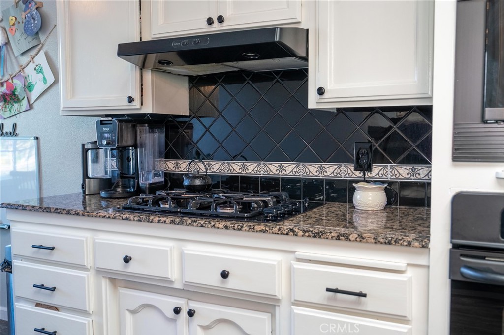 1430 E Laura Ct, Visalia, CA 93292