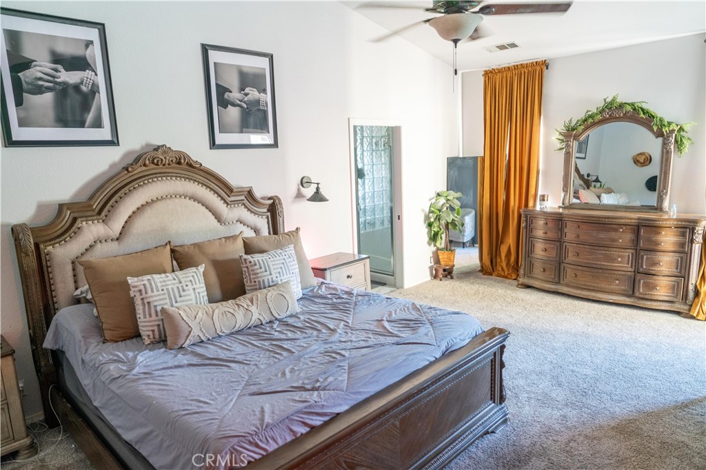 1430 E Laura Ct, Visalia, CA 93292