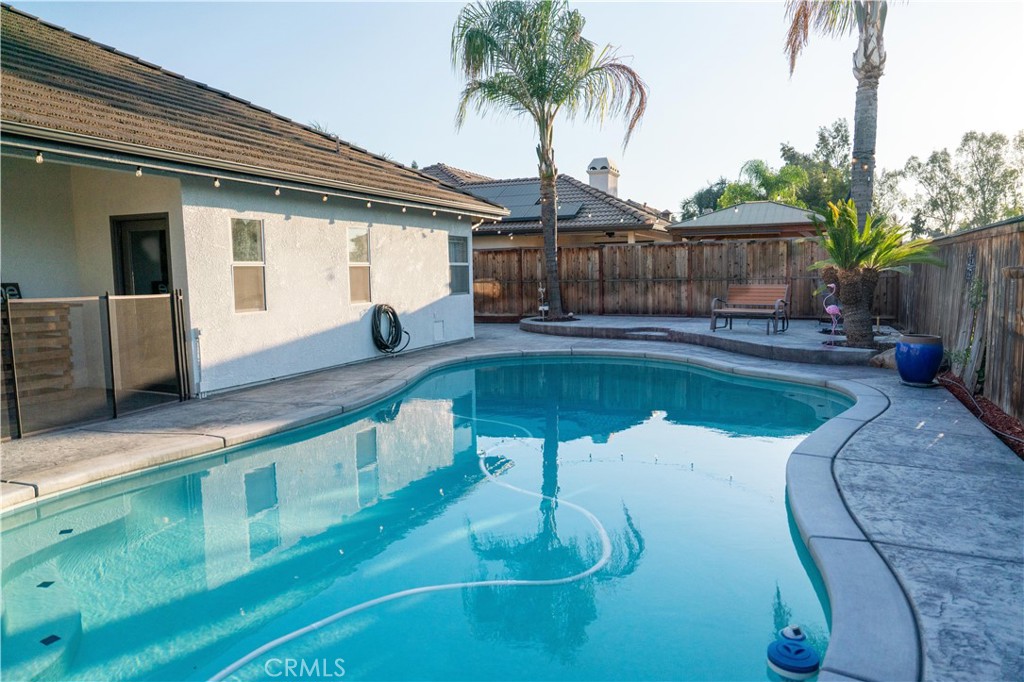 1430 E Laura Ct, Visalia, CA 93292