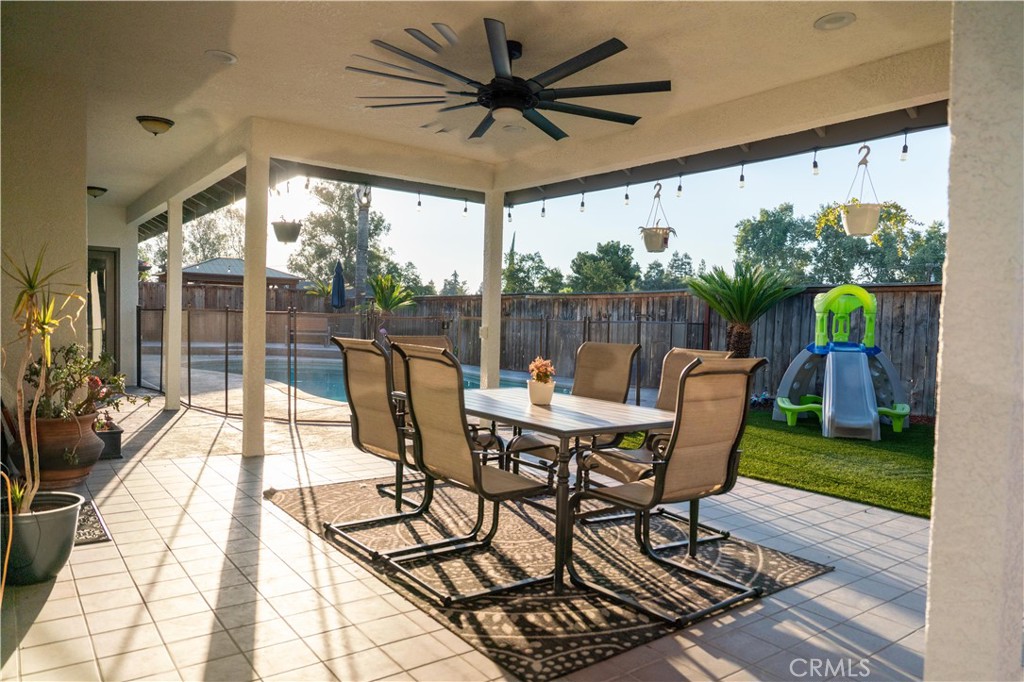 1430 E Laura Ct, Visalia, CA 93292