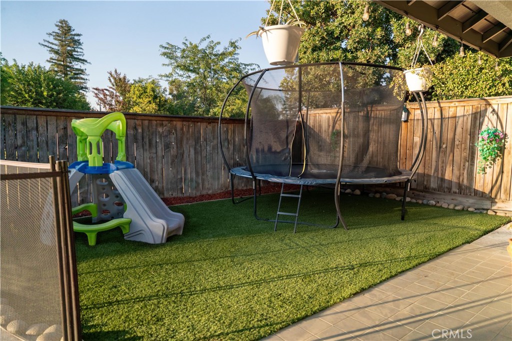 1430 E Laura Ct, Visalia, CA 93292