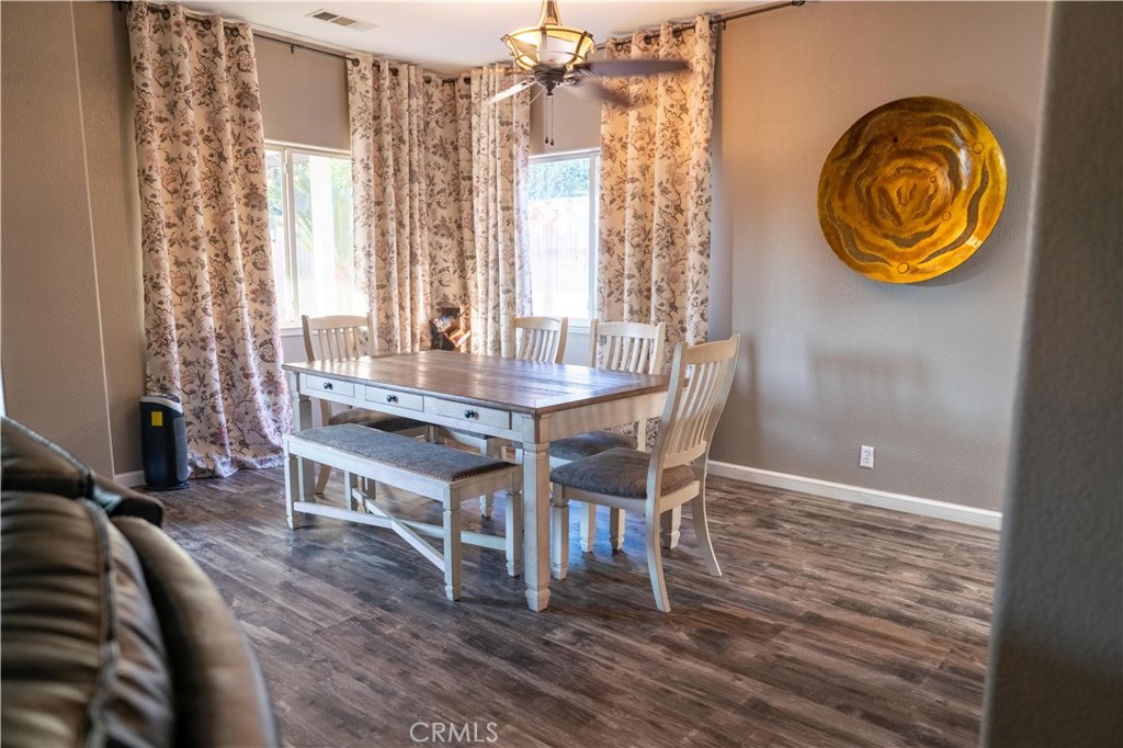 1430 E Laura Ct, Visalia, CA 93292