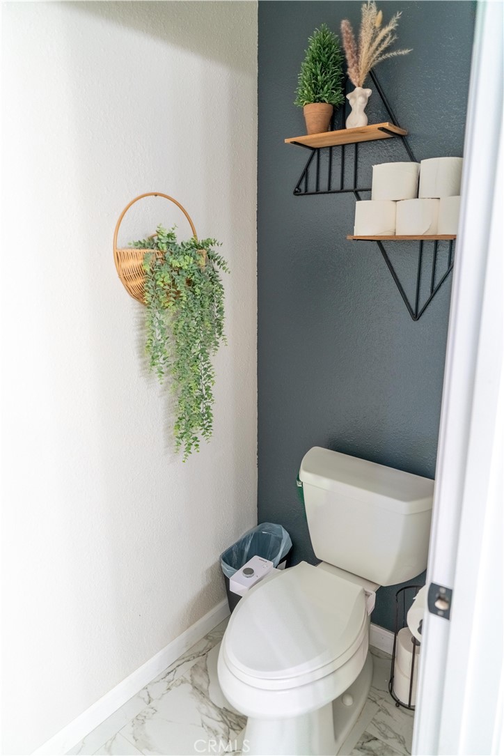 1430 E Laura Ct, Visalia, CA 93292