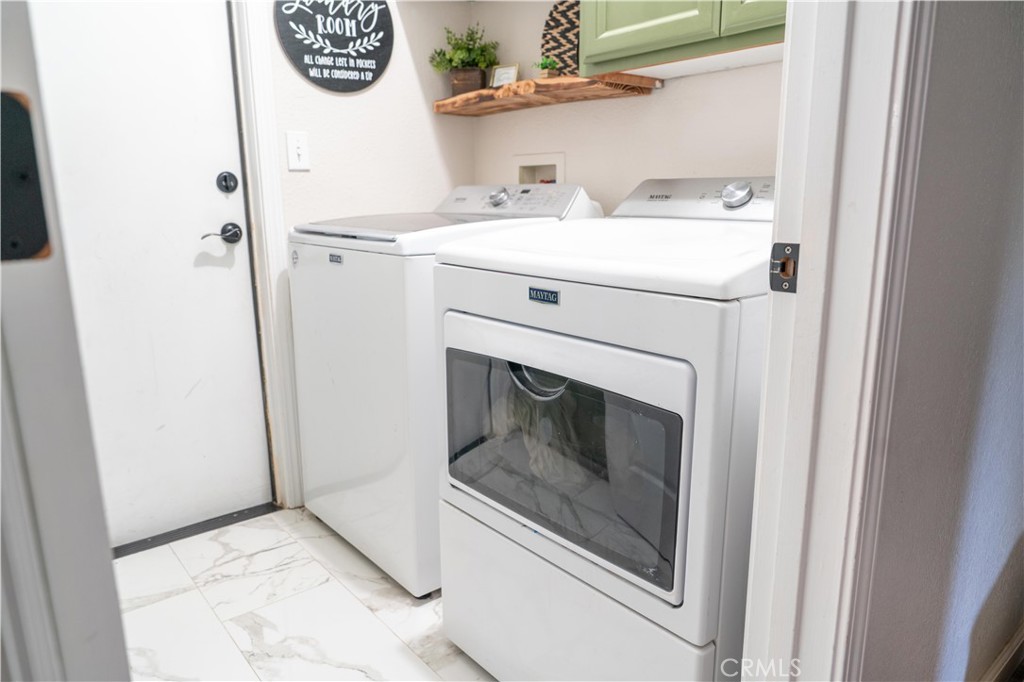 1430 E Laura Ct, Visalia, CA 93292