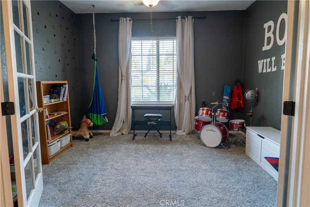 1430 E Laura Ct, Visalia, CA 93292