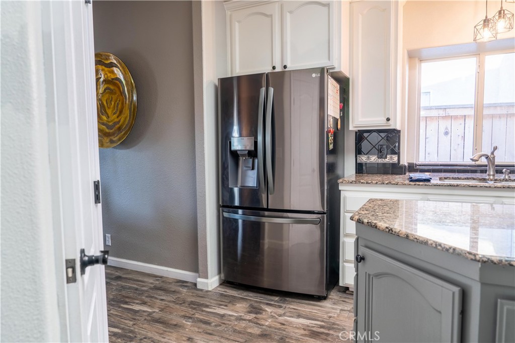 1430 E Laura Ct, Visalia, CA 93292