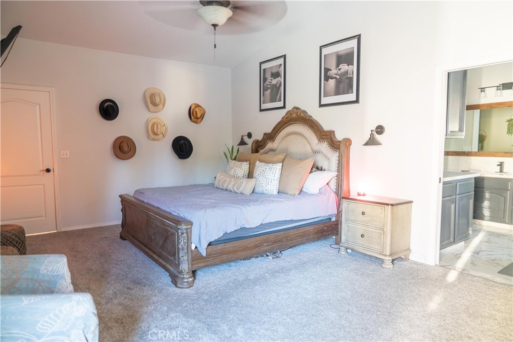 1430 E Laura Ct, Visalia, CA 93292