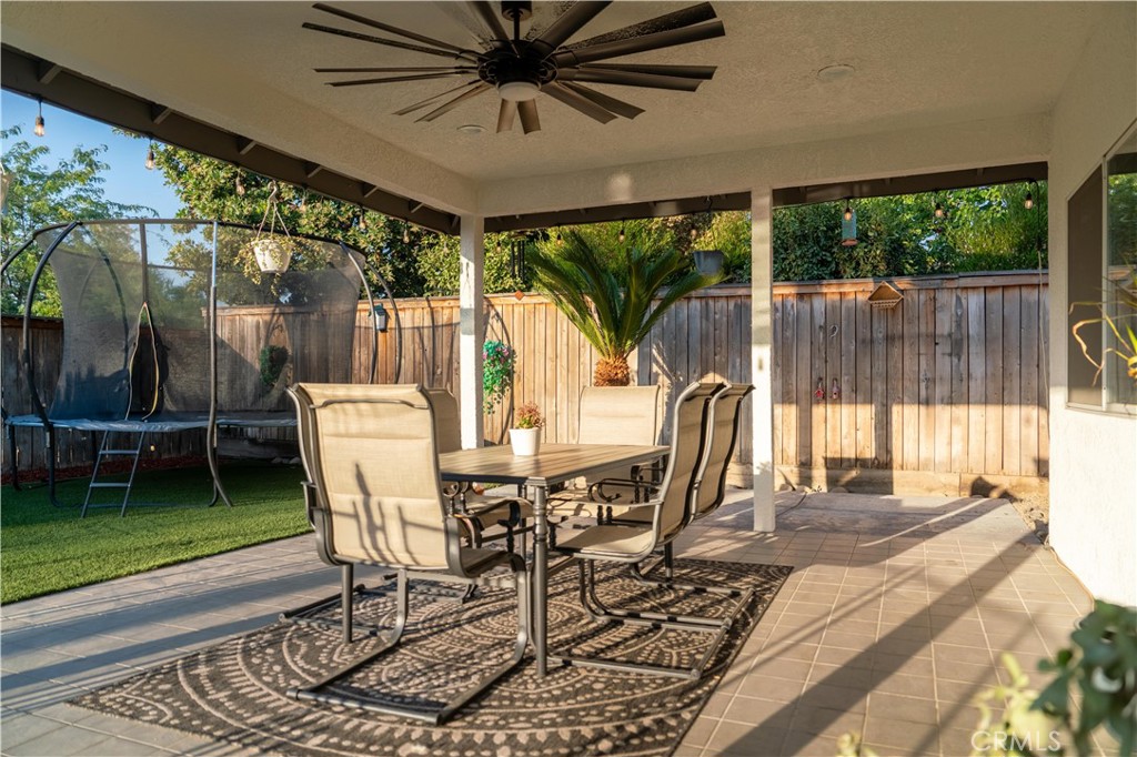 1430 E Laura Ct, Visalia, CA 93292