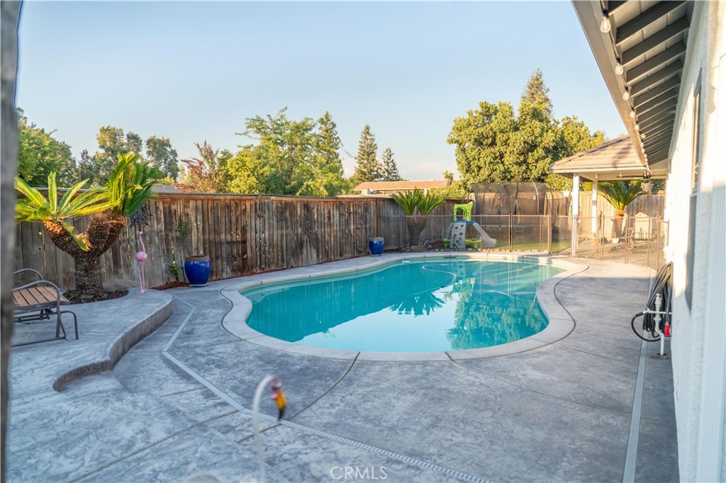 1430 E Laura Ct, Visalia, CA 93292