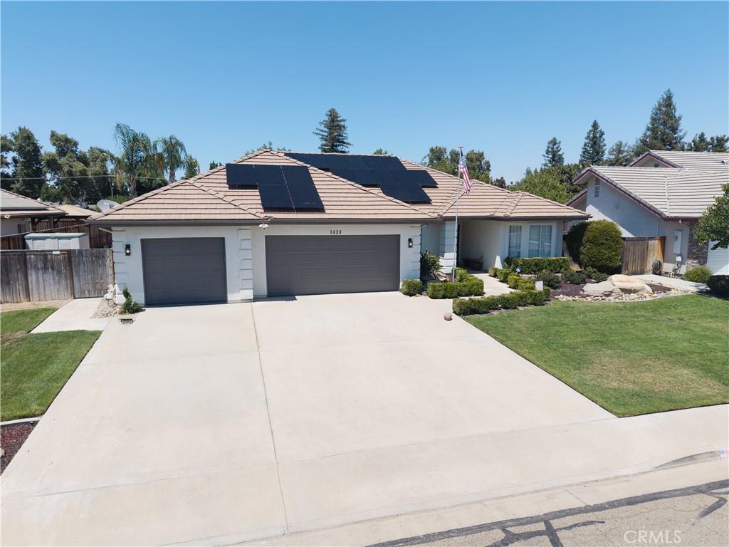 1430 E Laura Ct, Visalia, CA 93292