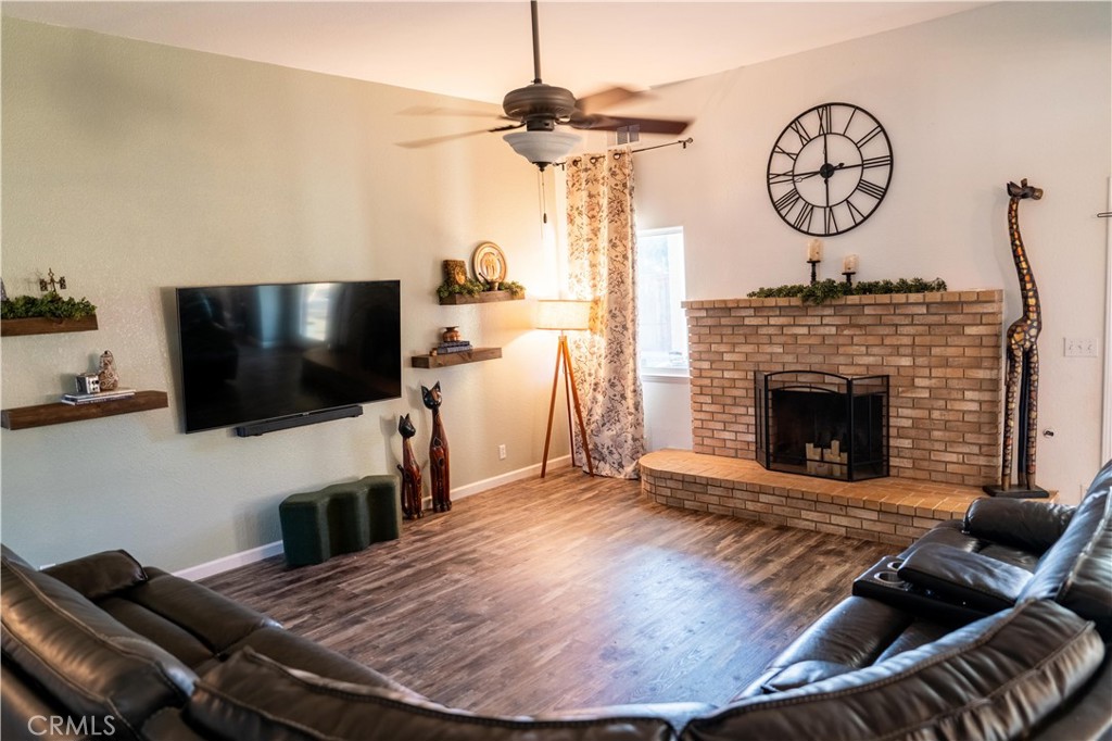 1430 E Laura Ct, Visalia, CA 93292