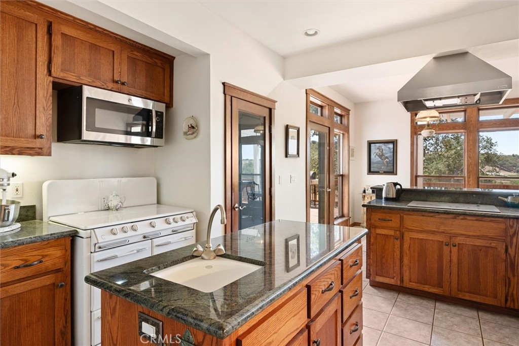 5625 Linne Rd, Paso Robles, CA 93446