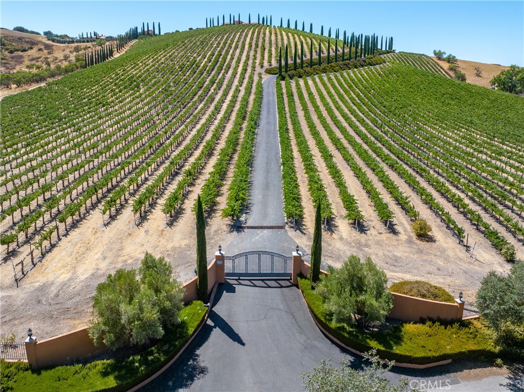 725 Spring Creek Way, Templeton, CA 93465