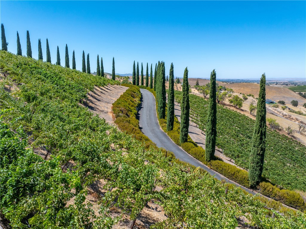 725 Spring Creek Way, Templeton, CA 93465