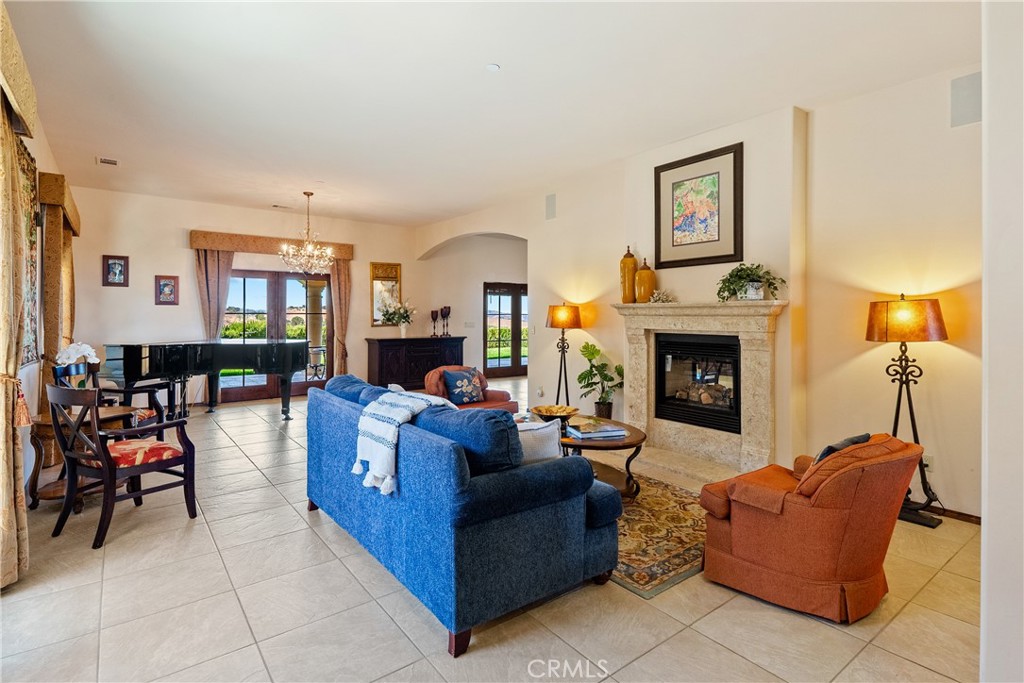 725 Spring Creek Way, Templeton, CA 93465