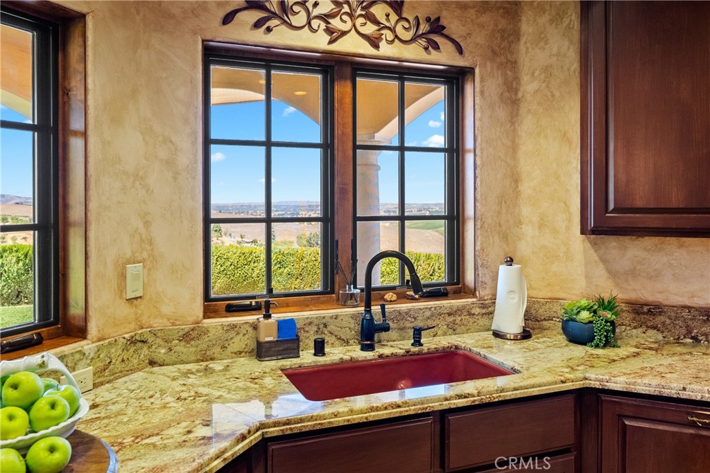 725 Spring Creek Way, Templeton, CA 93465