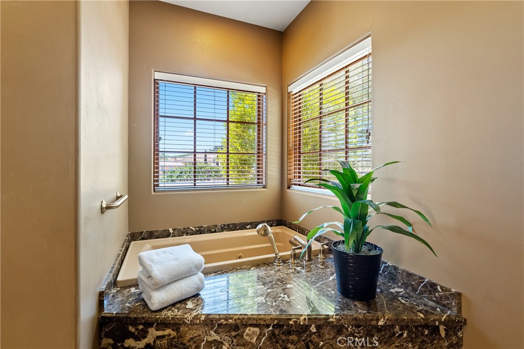 725 Spring Creek Way, Templeton, CA 93465