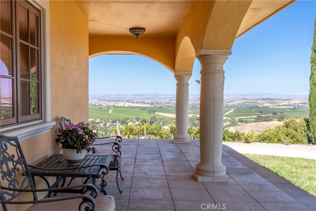 725 Spring Creek Way, Templeton, CA 93465