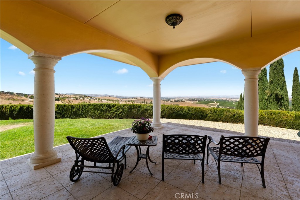 725 Spring Creek Way, Templeton, CA 93465