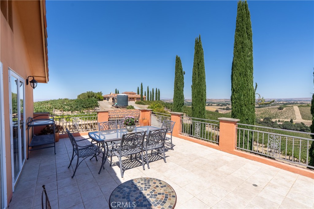 725 Spring Creek Way, Templeton, CA 93465