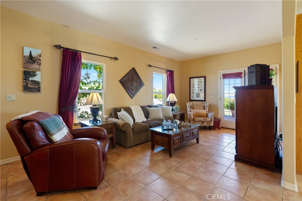 725 Spring Creek Way, Templeton, CA 93465