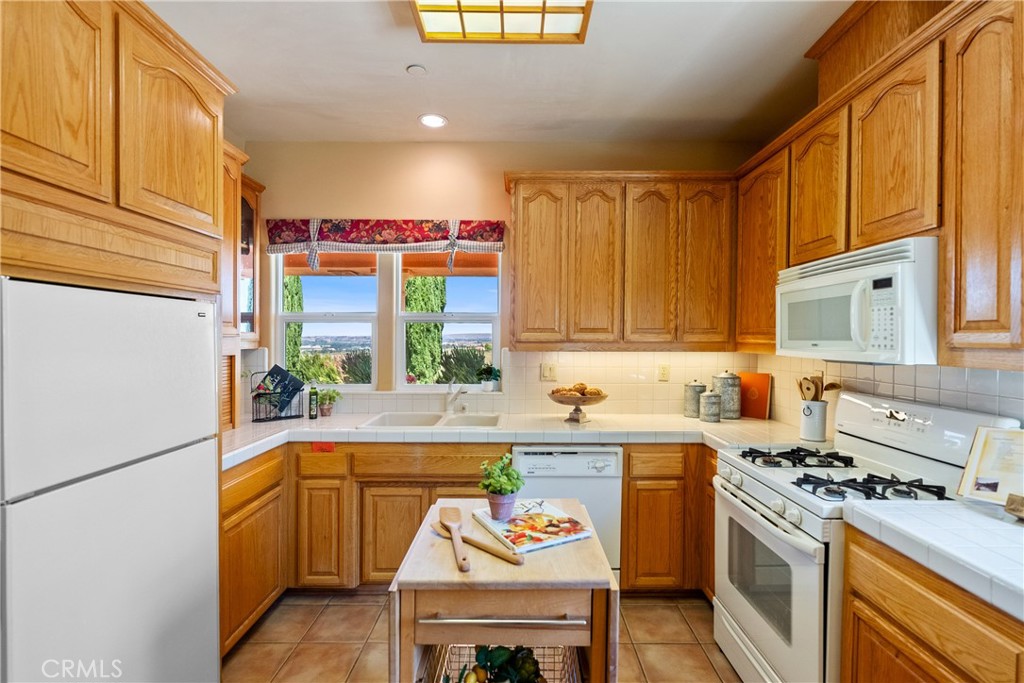 725 Spring Creek Way, Templeton, CA 93465