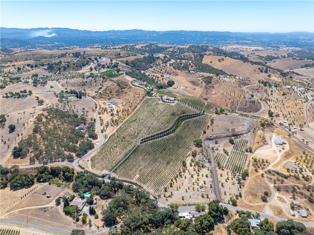 725 Spring Creek Way, Templeton, CA 93465