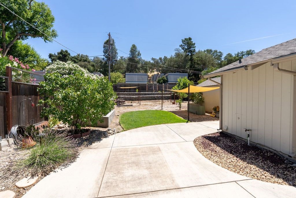 144 12th St, Paso Robles, CA 93446
